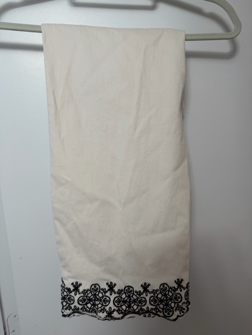 Worn Once! Bagatelle Women's White Cropped Jeans with Black Scalloped Embroidery - Picture 4 of 11